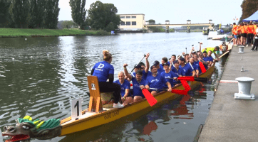 V Mazáckém drakobití se o prestiž utkalo 20 posádek dračích lodí