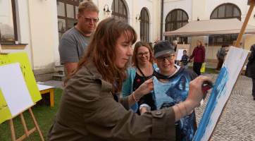 Děti ze ZŠ Šafaříkova opět malovaly v plenéru