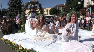 Krojované vinobraní nabídlo tradiční průvod i skupinu Kollárovci