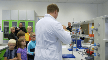 Noc vědců přilákala děti i dospělé