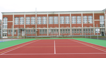 Nejmodernější školní sportoviště v regionu stojí u Mánesky