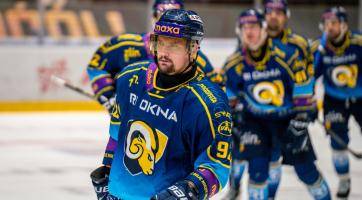 Vysokou výhru Beranů proti Třebíči režíroval hattrickem Holík. Vsetín zaváhal s rezervou Pardubic