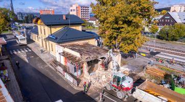 Ikonický bufet u vlakového nádraží v Rožnově šel k zemi