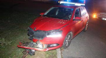 Mladík řídil ve Zlíně pod vlivem a bez řidičáku. Dva spolujezdci po nehodě utekli