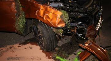 Opilý řidič nezvládl zatáčku a s autem udělal několik kotrmelců