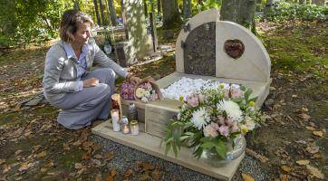 Na Lesním hřbitově vzniklo pietní místo pro rodiče, kteří přišli o miminko