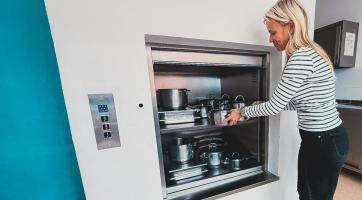 Mateřská škola Luční prošla zásadní modernizací. Má nové elektrorozvody a výtahy pro dopravu jídel