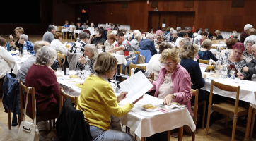 Hodonínští senioři oslavili svátek s Bohušem Matušem