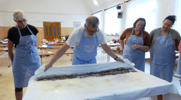 Tradiční tažený štrůdl rozvoněl Dvoranu ve Strání