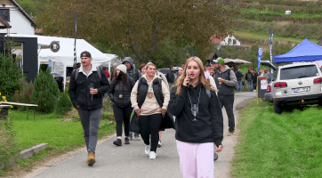 Na Burčákový pochod se letos vydalo na pětadvacet tisíc lidí