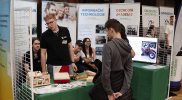 Na veletrhu se představilo sedmdesát středních škol