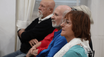 S nástrahami internetu a umělé inteligence se seznámili senioři i děti