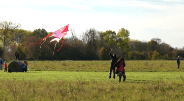 Skauti vypustili na oblohu 60 draků
