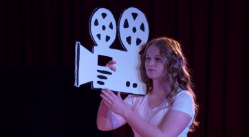 Nejstarší herecký soubor ZUŠ se blýskl parodií na bondovku 