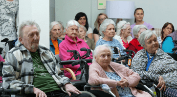 Základní umělecká škola připravila seniorům výstavu i koncert
