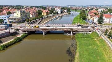 Frekventovaný most přes řeku Moravu v Uherském Hradišti bude zprovozněn do konce listopadu