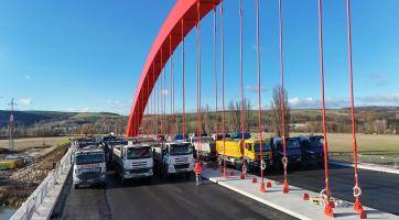 Silničáři testují nový dálniční most u Napajedel