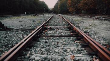 Ve Zlíně-Malenovicích srazil vlak cyklistu. Muž bohužel nepřežil