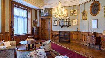 Záchrana vzácných tapet v zámku Lešná pokračuje. Tentokrát se dočkal Dámský salon