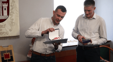 Hasiči a starosta ocenili rybáře, kteří zachránili tři životy