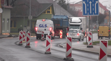Oprava silnice I/55 ve Veselí nad Moravou se blíží ke konci