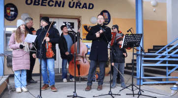 Lidé si na Štědrý den zazpívali koledy