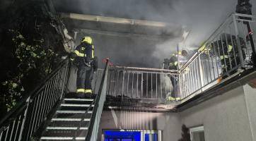 Noční požár domu v Ostrožské Nové Vsi napáchal škodu za dva miliony. Rodině se včas podařilo dostat ven