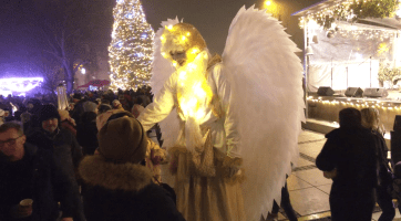 Na náměstí Míru rozsvítili vánoční stromeček a zahájili letošní advent