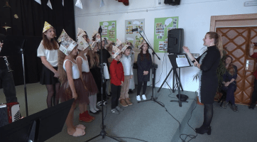 V rámci výchovných koncertů pro školy se slavilo 60. výročí Večerníčku a 80. výročí ZUŠ