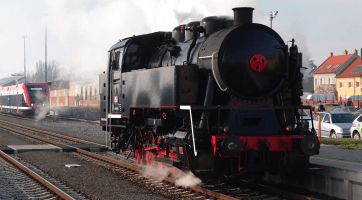 Parní vlak vozil děti i Mikuláše s anděly a čerty