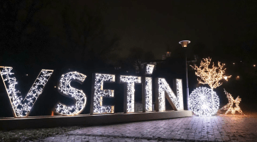 Rozsvícení vánočního stromu ve Vsetíně přilákalo rekordní účast