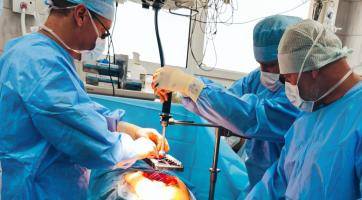 Kroměřížští chirurgové zavádí jako první v kraji nový způsob operace rozsáhlé břišní kýly