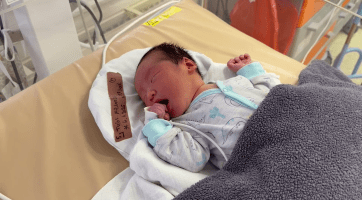 Prvním novorozeným Vsetíňákem roku 2026 je chlapec Tugs