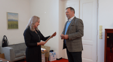 Vedení Uherského Hradiště předalo výtěžek Vánoční sbírky dětskému domovu