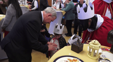 Jiří Pavlica obohatil písněmi Tříkrálovou snídani v budově Senátu