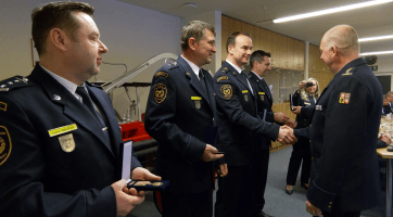 Profesionální hasiči zahájili nový rok oceňováním dlouholetých pracovníků