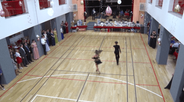 Na obecním plese v Lužicích zahrála místní rodačka s kapelou