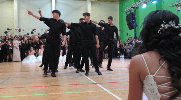 20. výroční školní ples přinesl netradiční předtančení