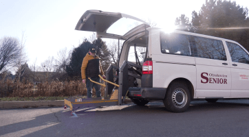 Senior taxi pomáhá seniorům i lidem se zdravotním omezením 