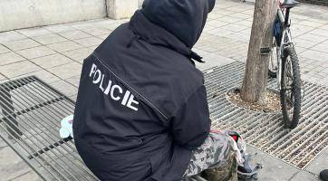Policisté ve Zlíně narazili na muže, který měl na sobě policejní bundu