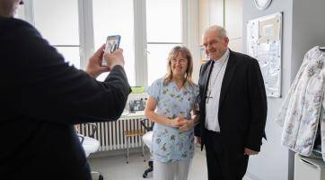 Zlínskou nemocnici navštívil arcibiskup Josef Nuzík