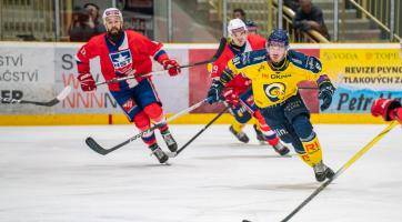 Berani podlehli Třebíči, o předkolo play-off zabojují v sobotu. Vsetín schytal „bůra“ od Pardubic
