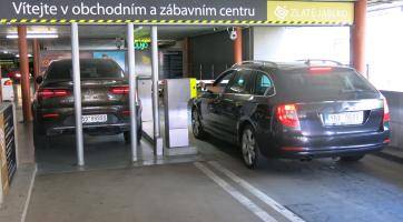 V parkovacím domě na Kvítkové ulici mohou řidiči zaplatit online