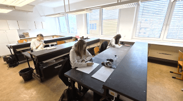 Ve Valašském Meziříčí otevřeli novou přístavbu SUPŠ sklářské