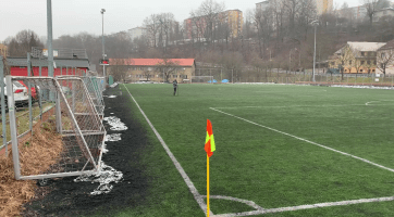 Umělku Pod Pecníkem čeká výměna povrchu, zaplatí ho město