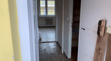 Začínají práce na rekonstrukci městských bytů v Tyršově ulici