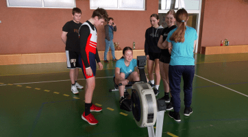 Žáci základních a středních škol si vyzkoušeli halové veslování