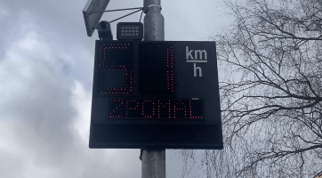 Radar u základní školy v Luhu zaznamenal 50 tisíc překročení rychlosti