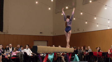 Vodácký ples zahájily gymnastky, parket roztančil rock