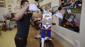 Členové motokroužku postavili nový stroj - enduro Mini Africa 50